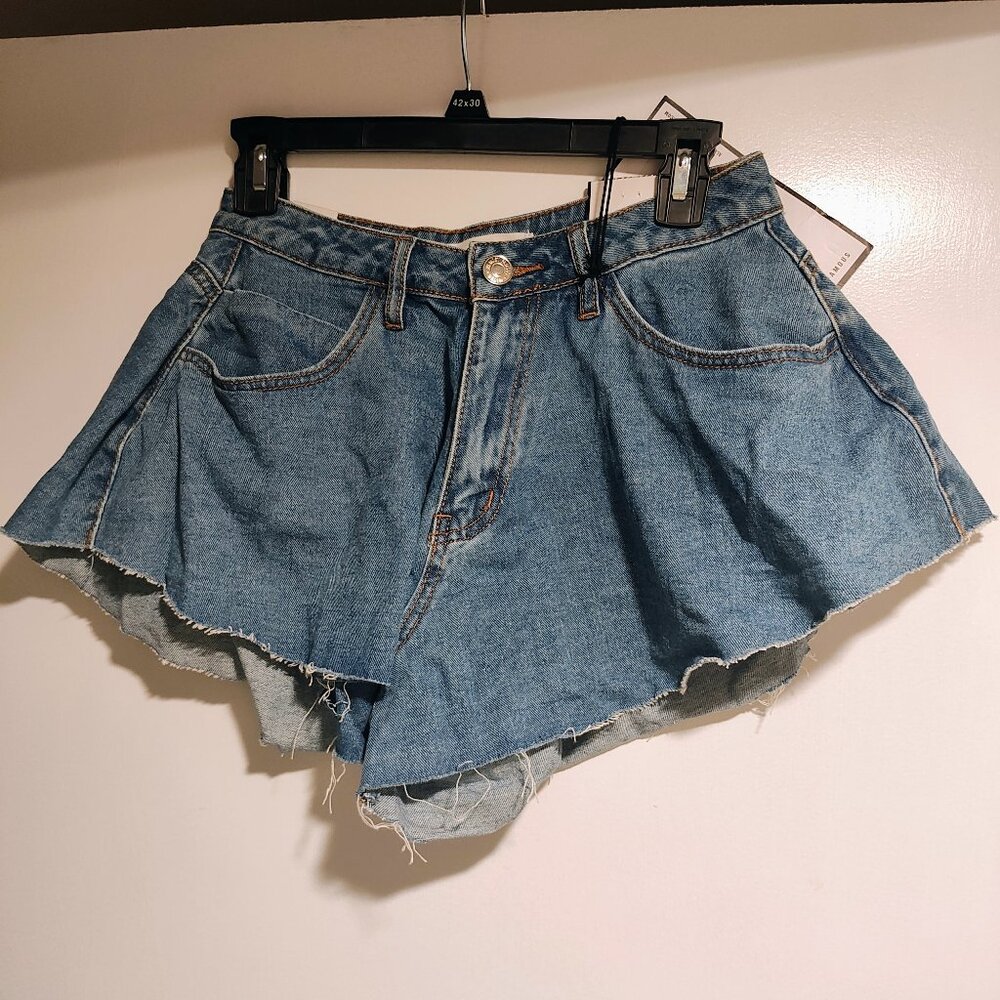 Almost famous flared high rise shorts